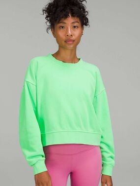 Lululemon Perfectly Oversized Cropped Crew
Neon Green Size 4